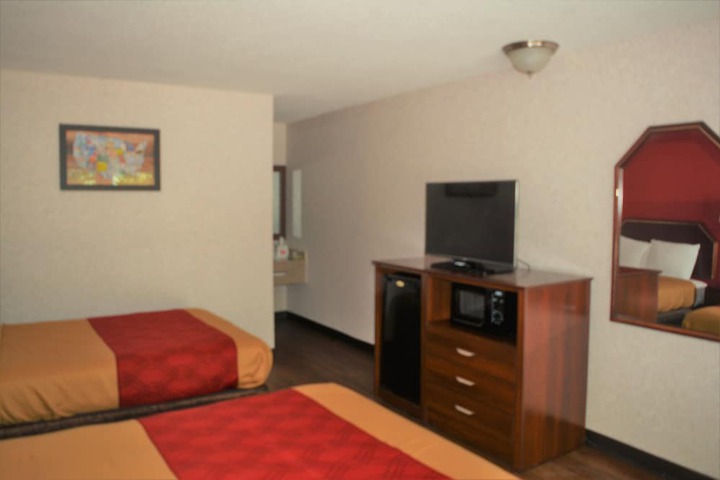 Room 5 of 8