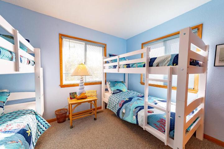 Duck R Way - Poteskeet Ocean View, 260 Yds to Beach, Pool, Hot Tub, Walk to Downtown Duck