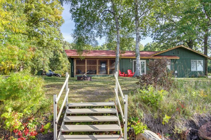 Lakefront Walker Home w / Boat Dock & Lift!