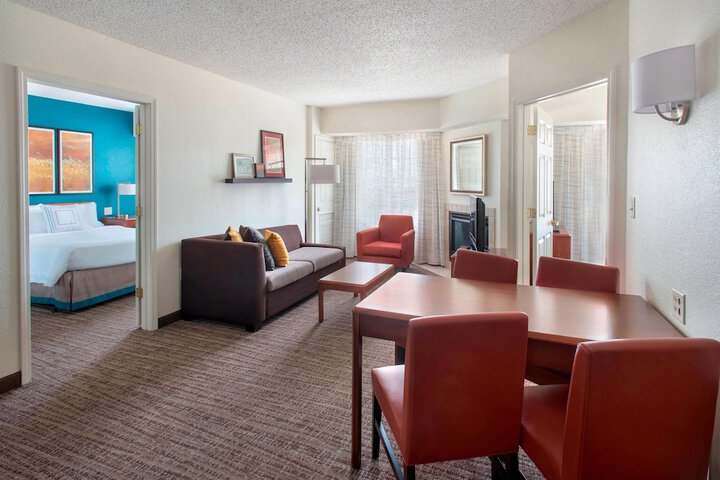 Room 9 of 18