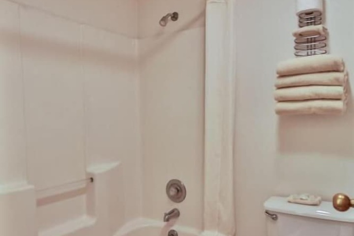 Room 8 of 28