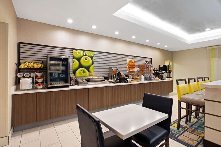 La Quinta Inn & Suites by Wyndham Palestine