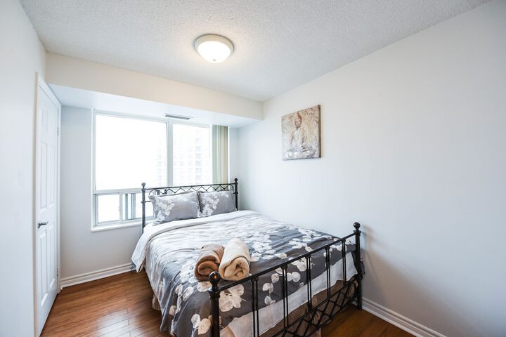 Room 16 of 32