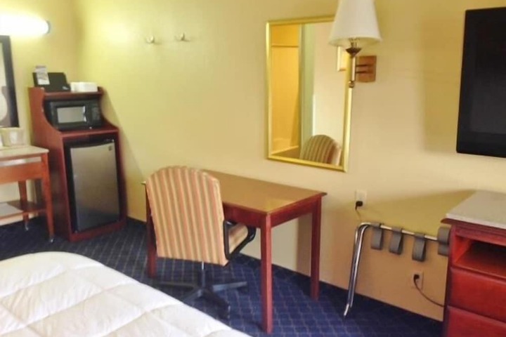Room 9 of 28
