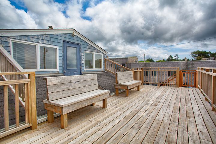 The Waves / The Argonauta Inn/The White Heron Lodge