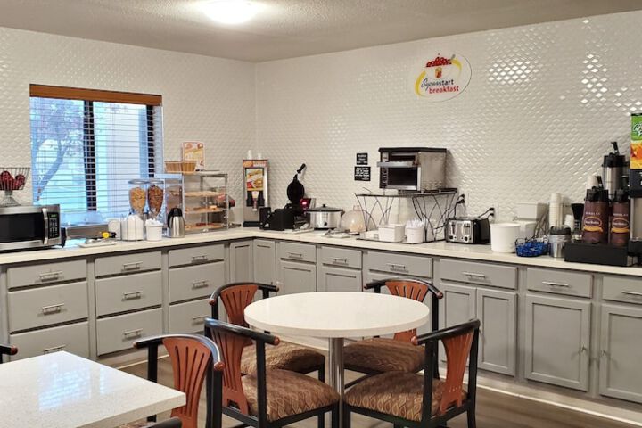 Super 8 by Wyndham Paris