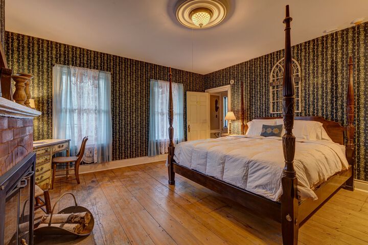 Rowells Inn