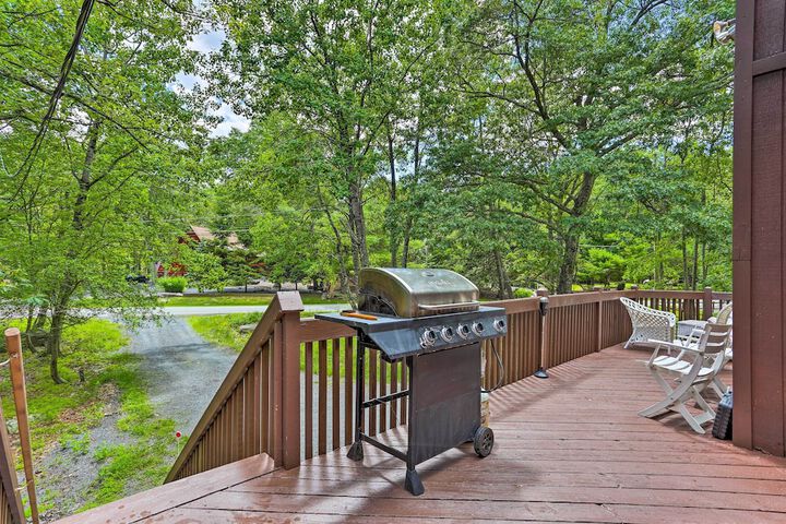 Bushkill House w / Deck & Community Amenities!