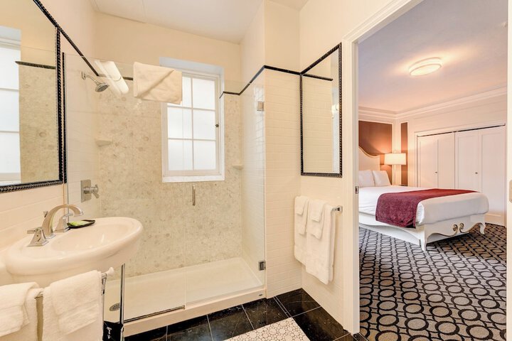 Room 27 of 51