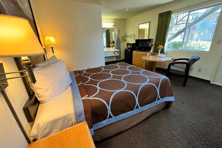 Room 30 of 40