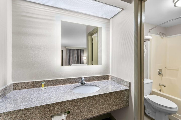 Days Inn by Wyndham Enterprise