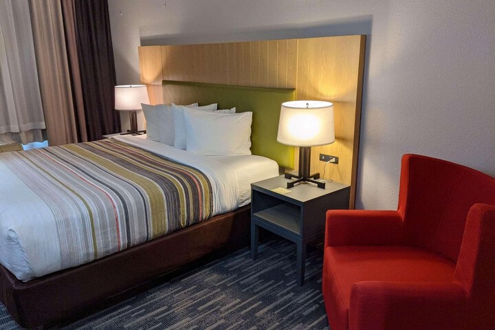 Room 13 of 37