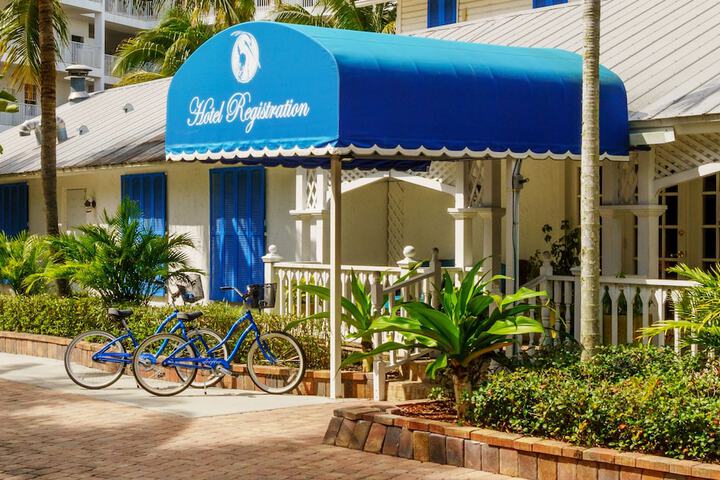 Olde Marco Island Inn and Suites