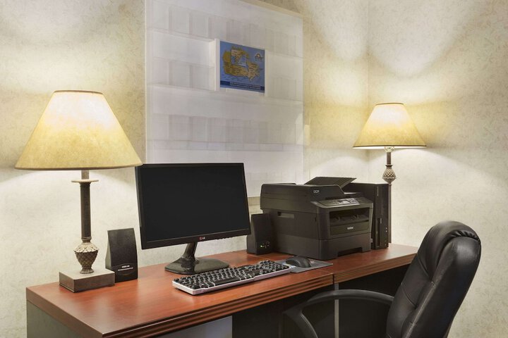 Business Center 32 of 33