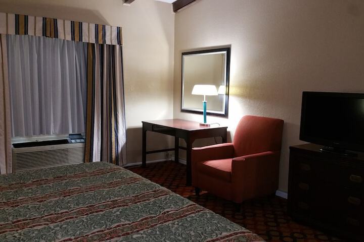 Room 11 of 16