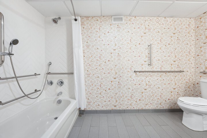 Room 15 of 40