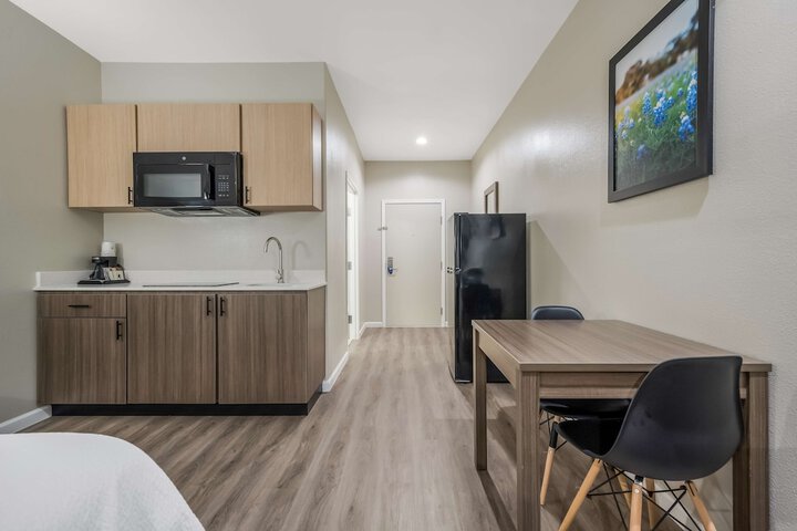 SureStay Studio by Best Western Conroe Downtown