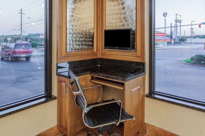 Business Center 17 of 17