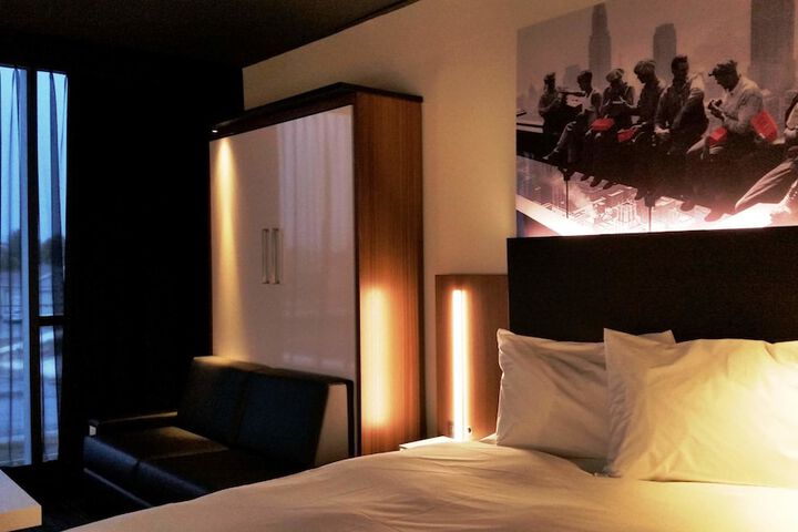 Room 28 of 47