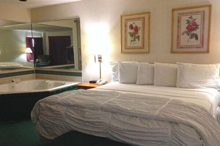 Room 27 of 34