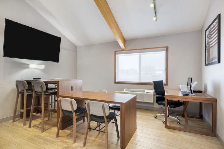 AmericInn by Wyndham Valley City - Conference Center