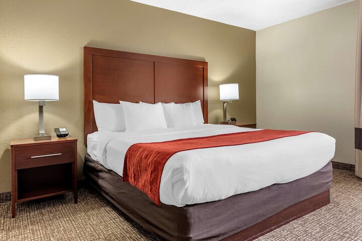 Comfort Inn & Suites Cincinnati Eastgate