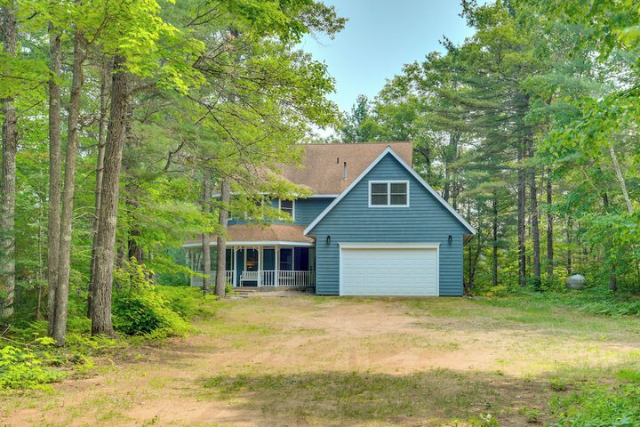 Lakefront Minocqua Getaway: Dock Game Room!