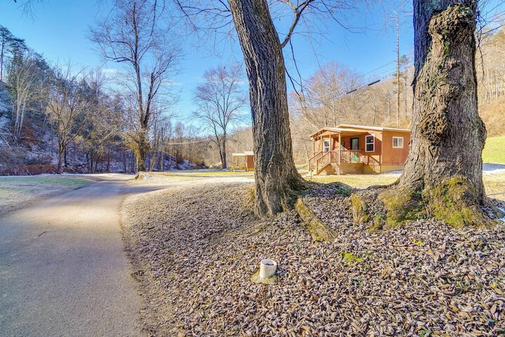 Peaceful Beattyville Cabin Near Red River Gorge!
