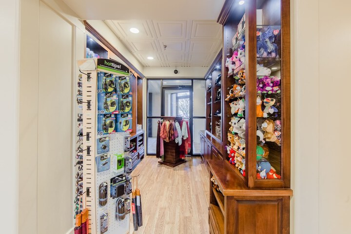 Gift Shop 47 of 51