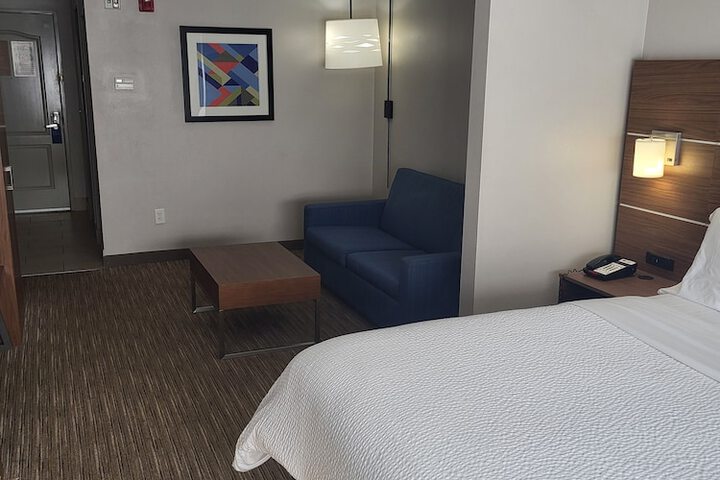 Room 9 of 17