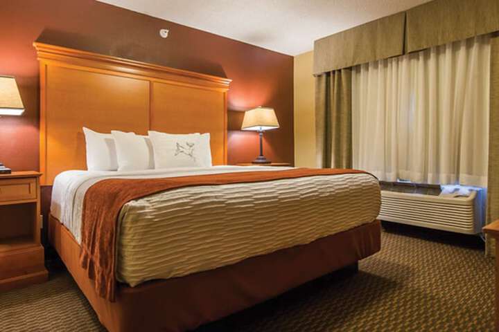 Best Western Plus Deer Park Hotel & Suites