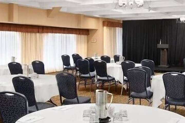 Ballroom/Hall 26 of 30