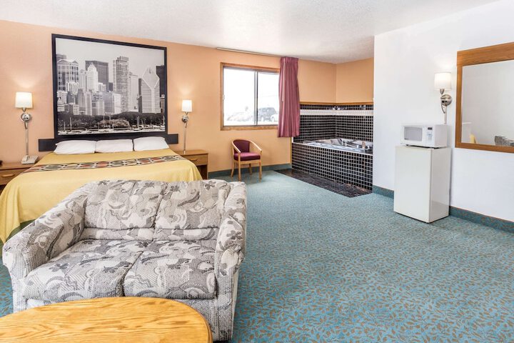 Room 6 of 13