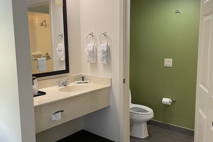Room 32 of 86
