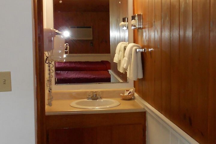 Stonybrook Motel & Lodge