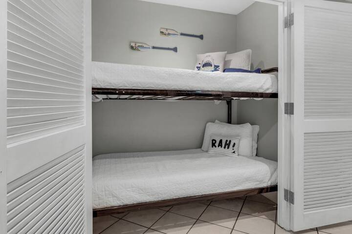 Room 47 of 86