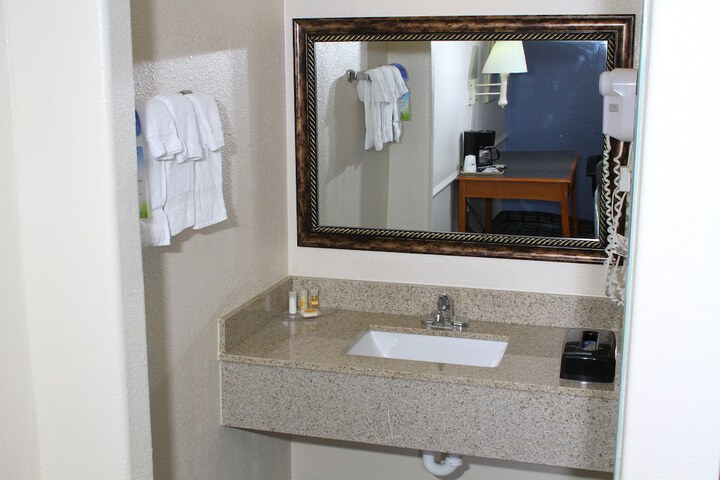 Room 17 of 25