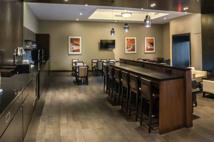 Lounge 95 of 101