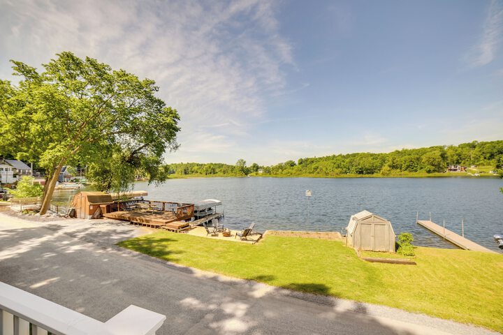 Big Pine Island Lake Cottage w / Boat Dock & Kayaks