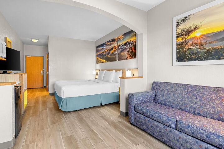 Days Inn & Suites by Wyndham Castle Rock
