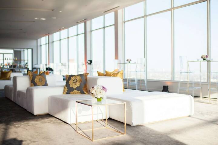 Lounge 56 of 61