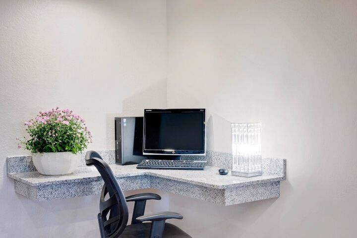 Business Center 33 of 33