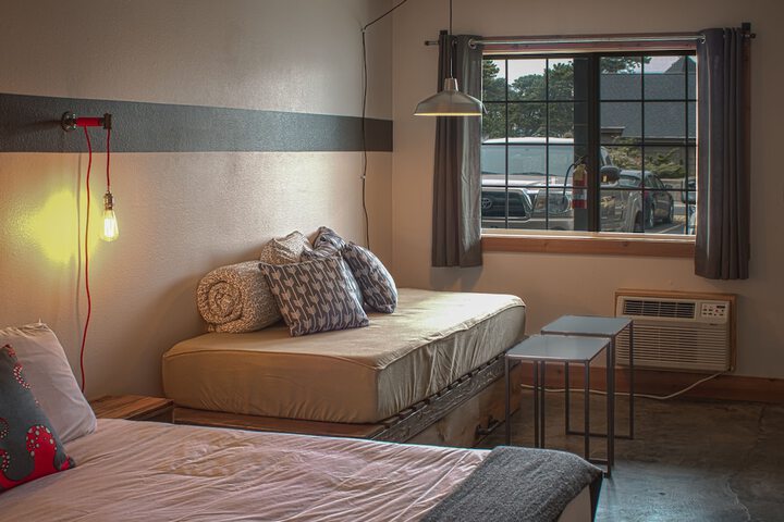 Room 33 of 76