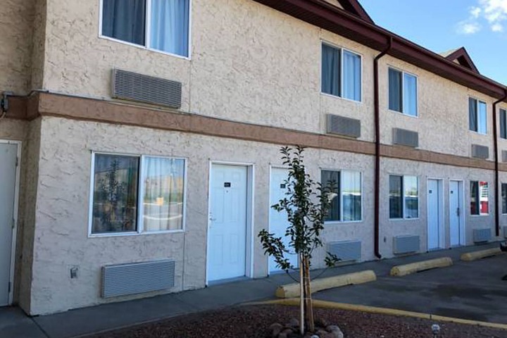 Super 8 by Wyndham Kindersley