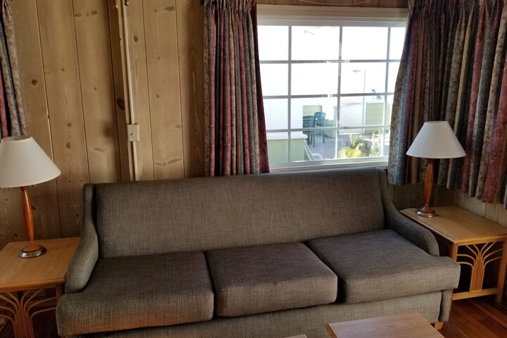 Room 106 of 229