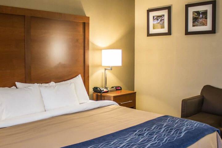Room 8 of 28