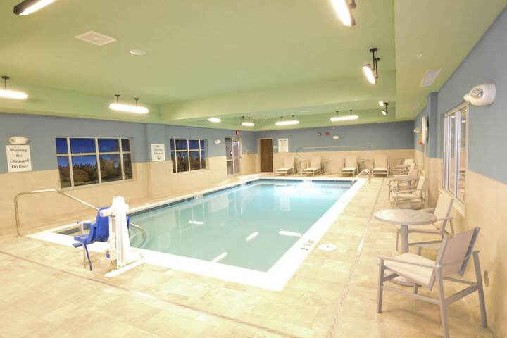 Holiday Inn Express & Suites Toledo West by IHG