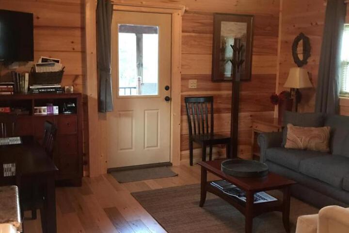 Moore Road Cabin 1 Pet Friendly