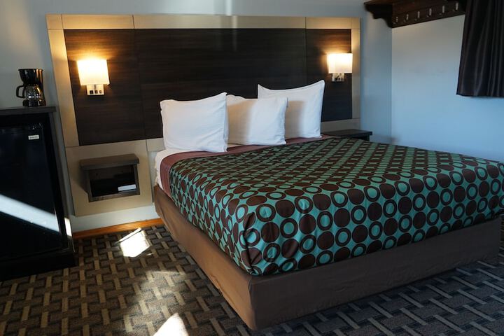 Room 15 of 23