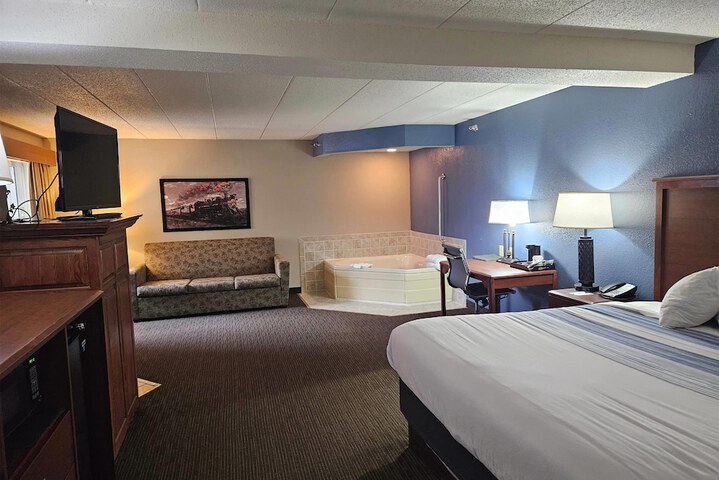 AmericInn by Wyndham Marshall